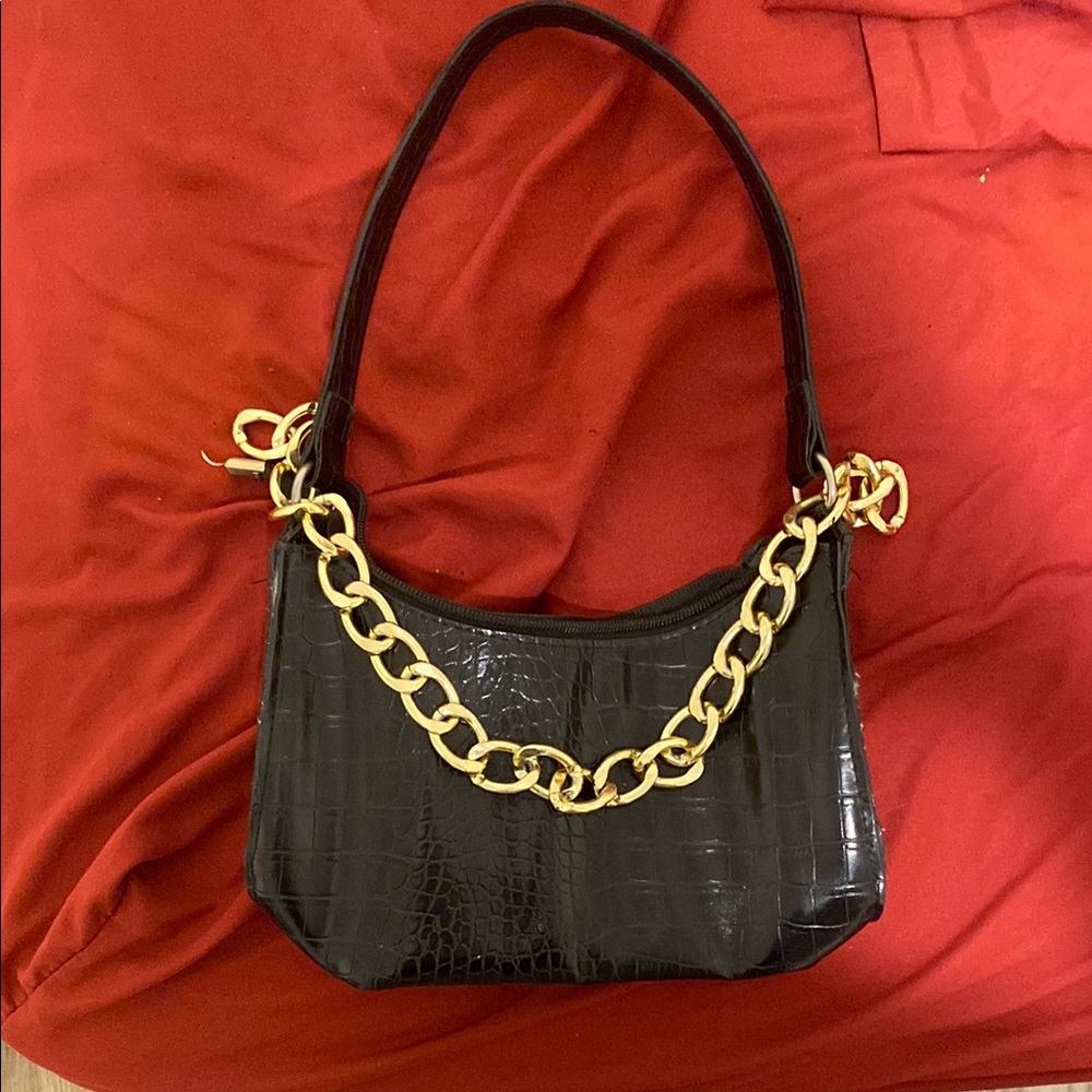 Elegant Black Croc-Embossed Bag with Gold Chain